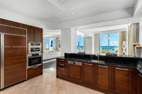 Condo in Miami Beach, Florida, 5 bedrooms  № 2056258 - photo 10