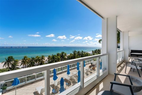 Condo in Miami Beach, Florida, 5 bedrooms  № 2056258 - photo 24