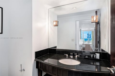 Condo in Miami Beach, Florida, 5 bedrooms  № 2056258 - photo 11
