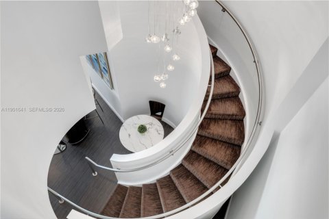 Condo in Miami Beach, Florida, 5 bedrooms  № 2056258 - photo 18