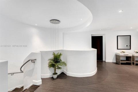 Condo in Miami Beach, Florida, 5 bedrooms  № 2056258 - photo 19