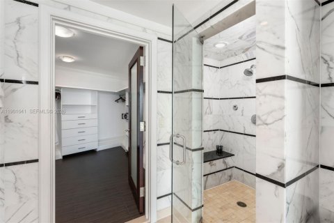Condo in Miami Beach, Florida, 5 bedrooms  № 2056258 - photo 28