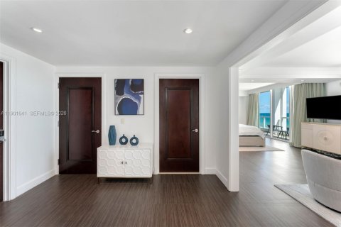 Condo in Miami Beach, Florida, 5 bedrooms  № 2056258 - photo 30