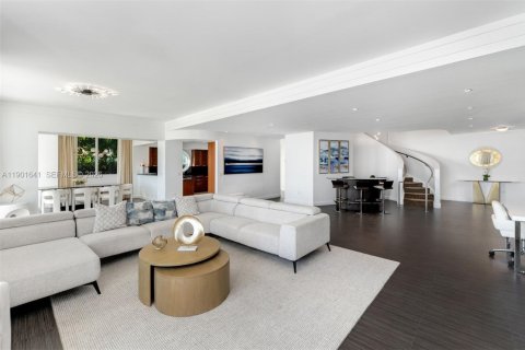 Condo in Miami Beach, Florida, 5 bedrooms  № 2056258 - photo 16