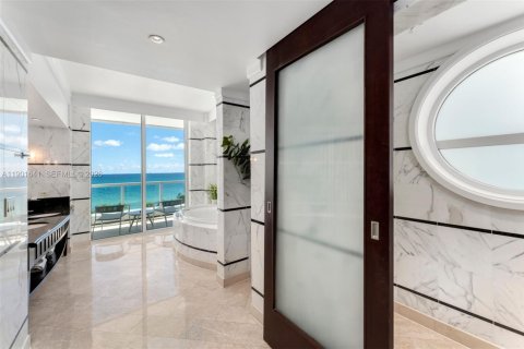 Condo in Miami Beach, Florida, 5 bedrooms  № 2056258 - photo 27