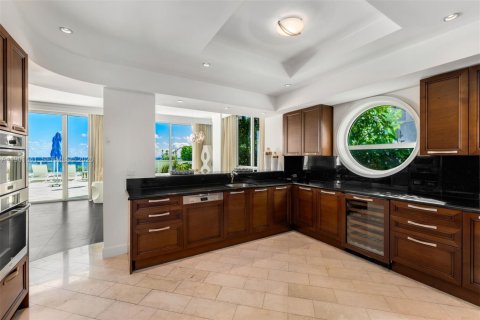 Condo in Miami Beach, Florida, 5 bedrooms  № 2056258 - photo 9
