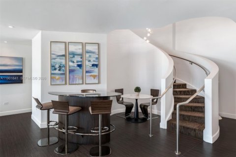 Condo in Miami Beach, Florida, 5 bedrooms  № 2056258 - photo 17