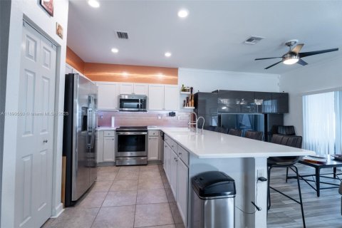 Купить виллу или дом в Хомстед, Флорида 4 спальни, 179.67м2, № 2034256 - фото 9