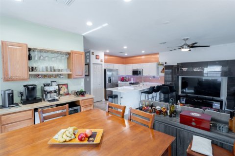 Купить виллу или дом в Хомстед, Флорида 4 спальни, 179.67м2, № 2034256 - фото 11