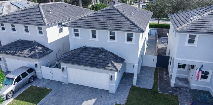 Дом в Хомстед, Флорида 4 спальни, 179.67м2 № 2034256