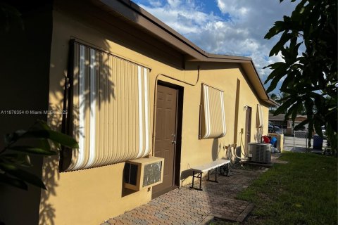 Casa en venta en Lauderhill, Florida, 2 dormitorios, 139.54 m2 № 1923392 - foto 3