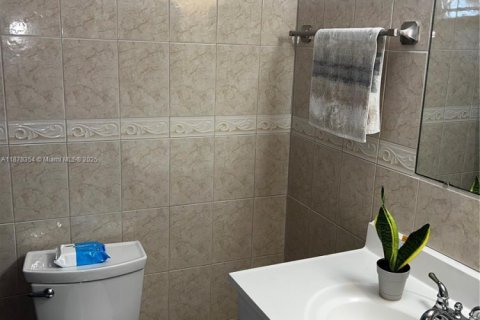 Casa en venta en Lauderhill, Florida, 2 dormitorios, 139.54 m2 № 1923392 - foto 19