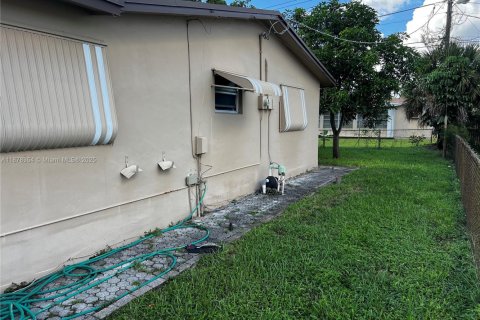 Casa en venta en Lauderhill, Florida, 2 dormitorios, 139.54 m2 № 1923392 - foto 4