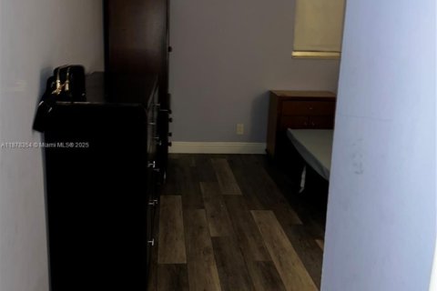 Casa en venta en Lauderhill, Florida, 2 dormitorios, 139.54 m2 № 1923392 - foto 16