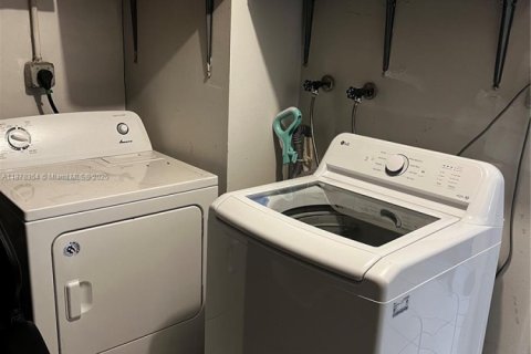 Casa en venta en Lauderhill, Florida, 2 dormitorios, 139.54 m2 № 1923392 - foto 25