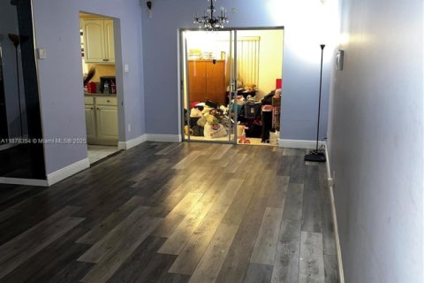 Casa en venta en Lauderhill, Florida, 2 dormitorios, 139.54 m2 № 1923392 - foto 9