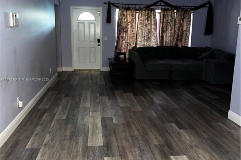Casa en venta en Lauderhill, Florida, 2 dormitorios, 139.54 m2 № 1923392 - foto 8
