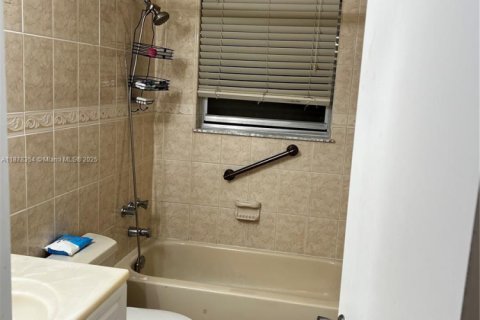 Casa en venta en Lauderhill, Florida, 2 dormitorios, 139.54 m2 № 1923392 - foto 22