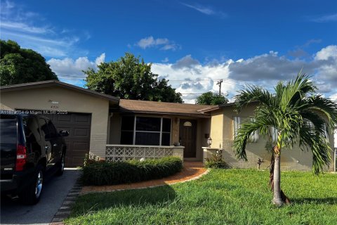 Casa en venta en Lauderhill, Florida, 2 dormitorios, 139.54 m2 № 1923392 - foto 1