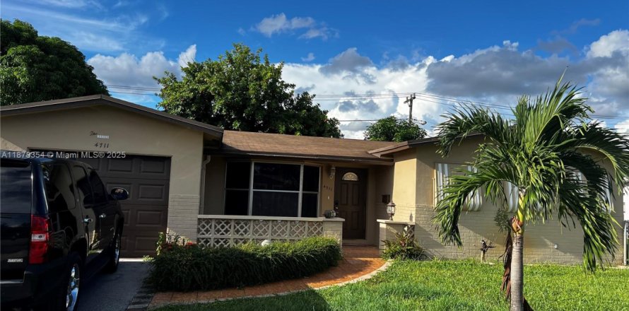 Casa en Lauderhill, Florida 2 dormitorios, 139.54 m2 № 1923392