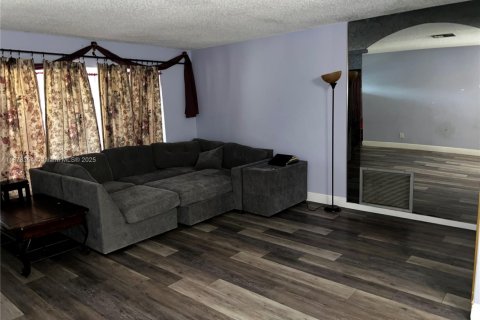 Casa en venta en Lauderhill, Florida, 2 dormitorios, 139.54 m2 № 1923392 - foto 10