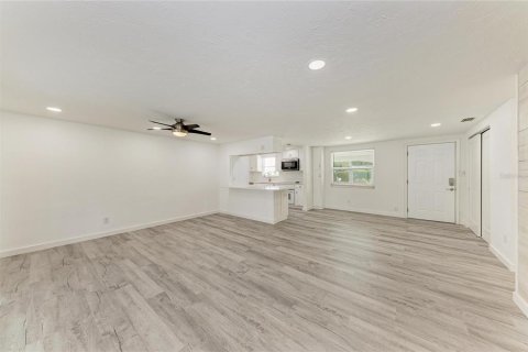 House in Sarasota, Florida 3 bedrooms, 126.72 sq.m. № 2131425 - photo 17