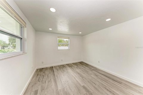 House in Sarasota, Florida 3 bedrooms, 126.72 sq.m. № 2131425 - photo 3