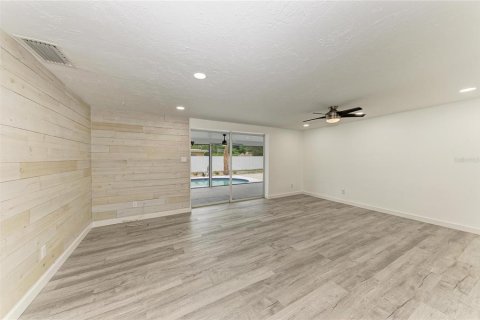 House in Sarasota, Florida 3 bedrooms, 126.72 sq.m. № 2131425 - photo 14