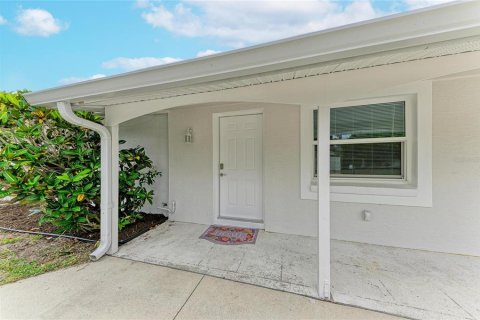 House in Sarasota, Florida 3 bedrooms, 126.72 sq.m. № 2131425 - photo 11
