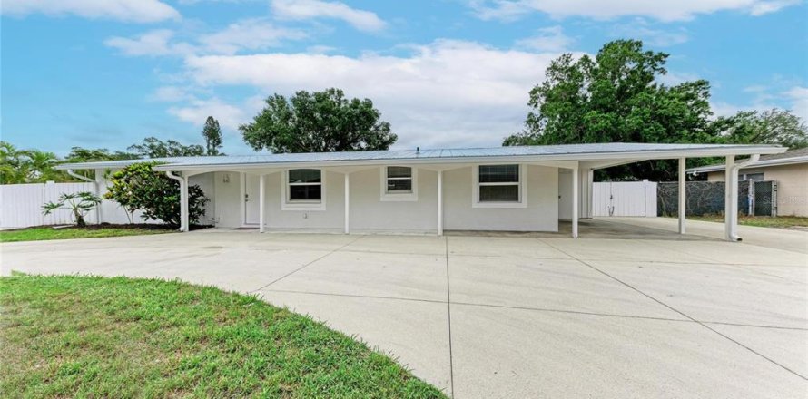 House in Sarasota, Florida 3 bedrooms, 126.72 sq.m. № 2131425