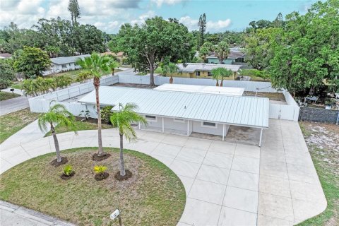 House in Sarasota, Florida 3 bedrooms, 126.72 sq.m. № 2131425 - photo 7