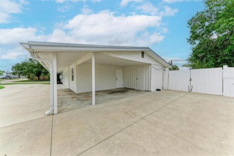 House in Sarasota, Florida 3 bedrooms, 126.72 sq.m. № 2131425 - photo 10