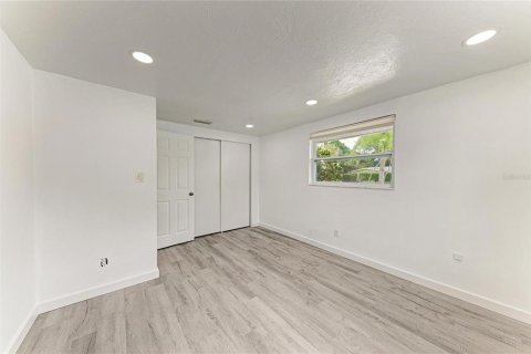 House in Sarasota, Florida 3 bedrooms, 126.72 sq.m. № 2131425 - photo 5