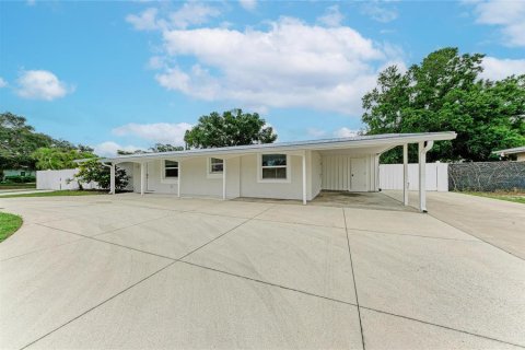 House in Sarasota, Florida 3 bedrooms, 126.72 sq.m. № 2131425 - photo 9