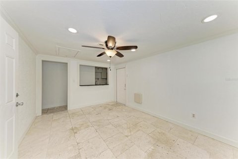 House in Sarasota, Florida 3 bedrooms, 126.72 sq.m. № 2131425 - photo 25