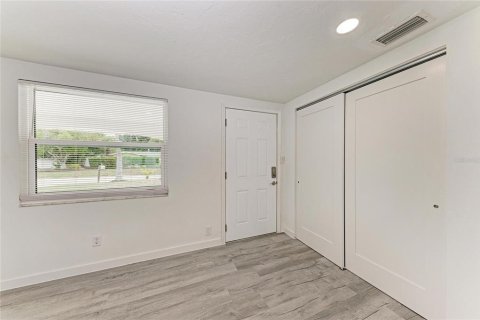 House in Sarasota, Florida 3 bedrooms, 126.72 sq.m. № 2131425 - photo 12