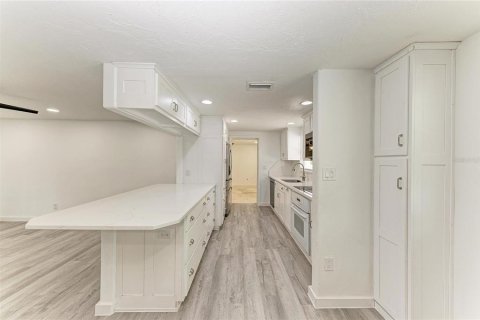 House in Sarasota, Florida 3 bedrooms, 126.72 sq.m. № 2131425 - photo 20