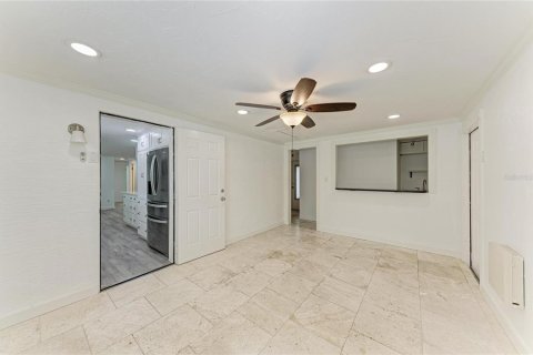 House in Sarasota, Florida 3 bedrooms, 126.72 sq.m. № 2131425 - photo 26