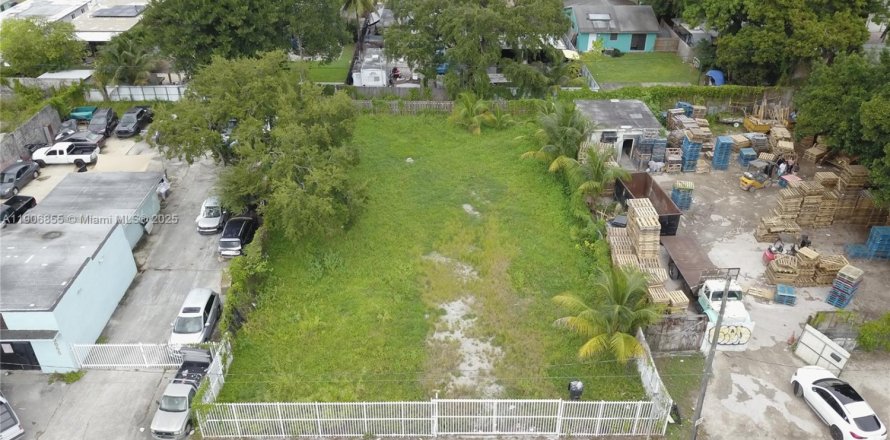 Propiedad comercial en Miami, Florida № 1992312