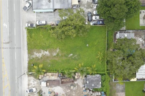 Propiedad comercial en venta en Miami, Florida № 1992312 - foto 4