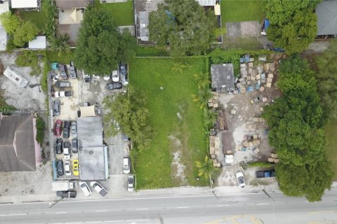 Propiedad comercial en venta en Miami, Florida № 1992312 - foto 5