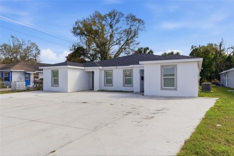 House in Winter Haven, Florida 6 bedrooms, 261.98 sq.m. № 2295073