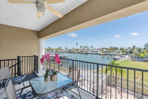 Touwnhouse à Treasure Island, Floride 3 chambres, 254.37 m2 № 2111269