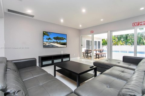 Villa ou maison à louer à Hollywood, Floride: 5 chambres, 235.14 m2 № 1979657 - photo 16