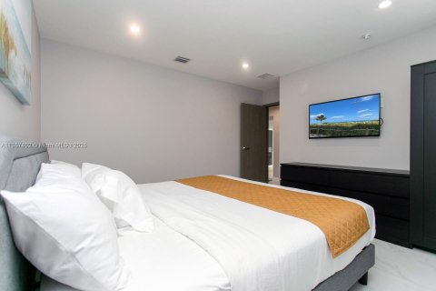 Villa ou maison à louer à Hollywood, Floride: 5 chambres, 235.14 m2 № 1979657 - photo 27