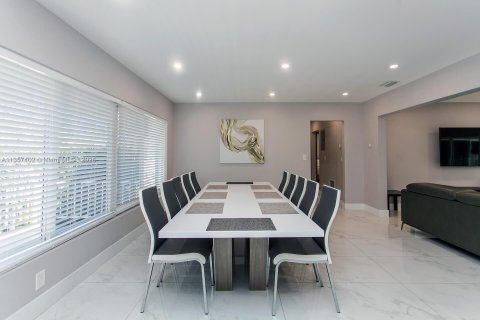 Villa ou maison à louer à Hollywood, Floride: 5 chambres, 235.14 m2 № 1979657 - photo 20