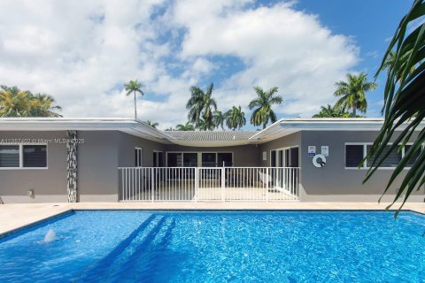Villa ou maison à louer à Hollywood, Floride: 5 chambres, 235.14 m2 № 1979657 - photo 5