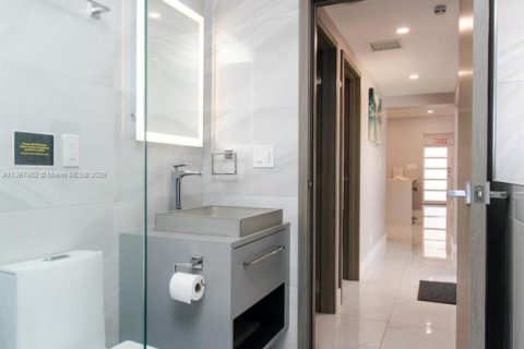 Villa ou maison à louer à Hollywood, Floride: 5 chambres, 235.14 m2 № 1979657 - photo 29