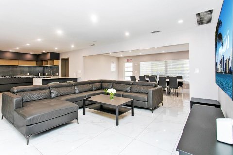 Villa ou maison à louer à Hollywood, Floride: 5 chambres, 235.14 m2 № 1979657 - photo 14