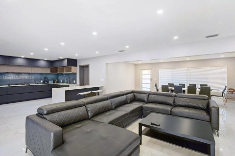 Villa ou maison à louer à Hollywood, Floride: 5 chambres, 235.14 m2 № 1979657 - photo 15